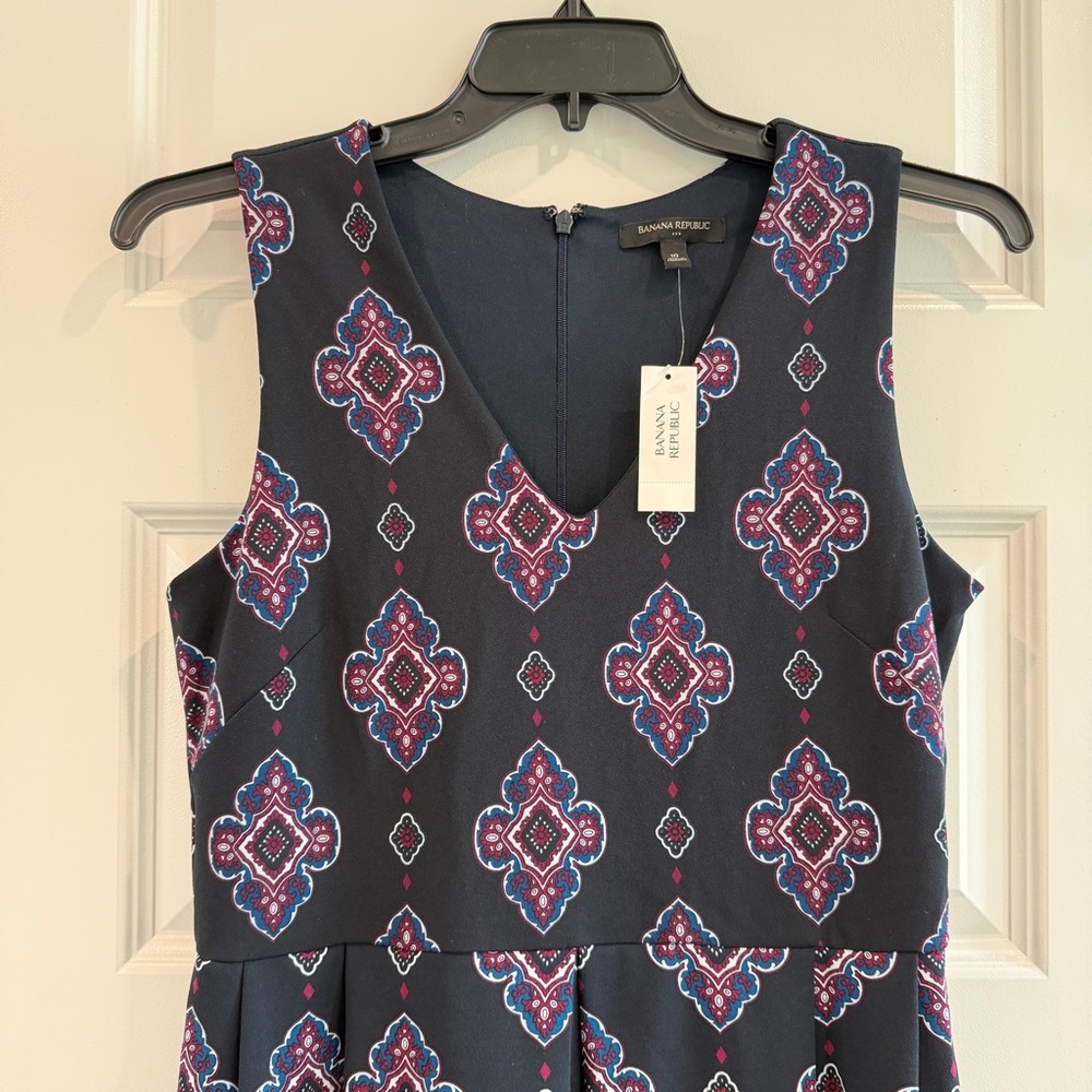 NWT Banana Republic Fit & Flare Navy Blue Dress Floral Motif Pleated sz 10